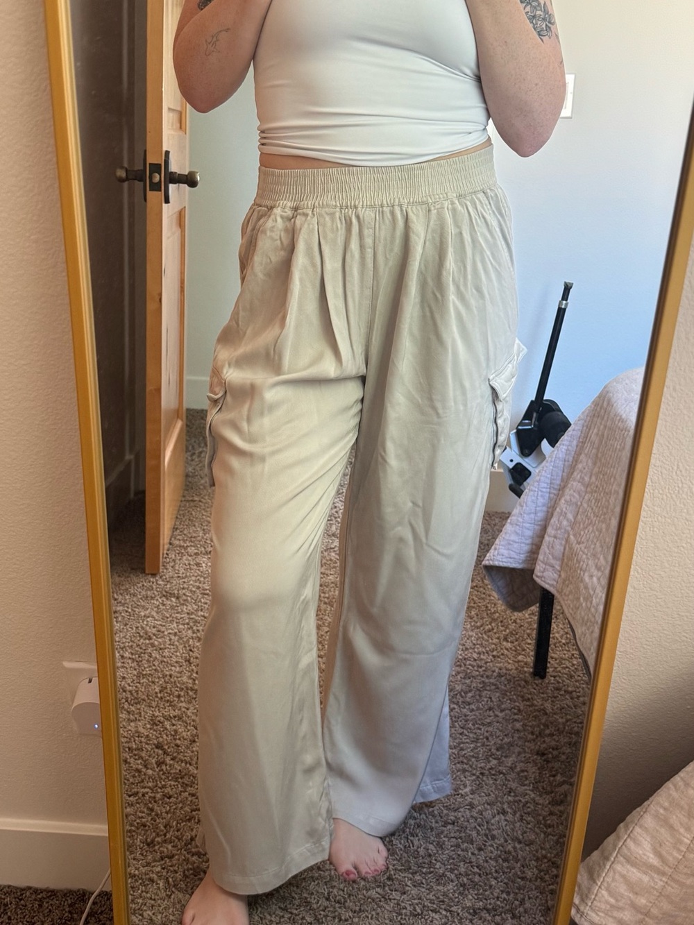 Promesa Wide-Leg Elastic-Waist Cargo Pants in Light Beige